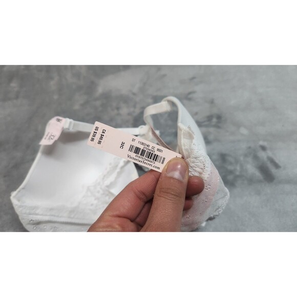 NWT Victoria's Secret 32C White Sexy Tee Lace Front Close Push Up Bra - Picture 6 of 6